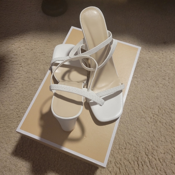 White Heel sandals - Picture 3 of 6
